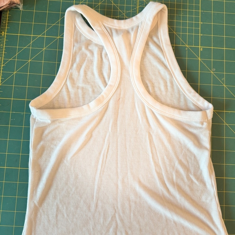 Old Navy White Ribbed Tank Top - Picture 2 of 3